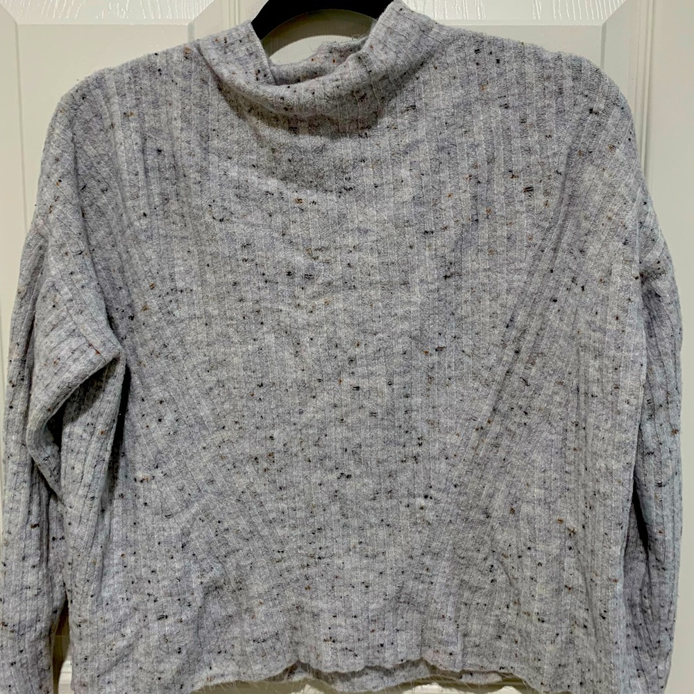 Old Navy soft gray sweater size Medium